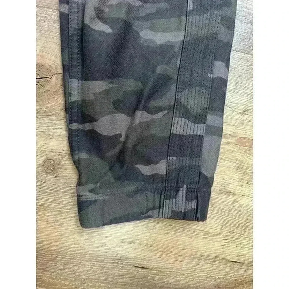 Athleta Farallon Jogger Camo Print Women's 4 Pull On Drawstring Athleisure - Picture 4 of 10